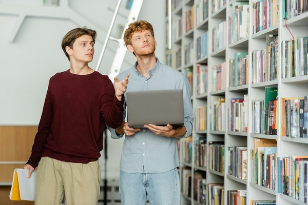 Quelles croisières offrent des séminaires sur l'histoire des explorations polaires?
